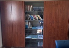 mobili per ufficio usati scrivania armadio con vetrina centrale mobile 