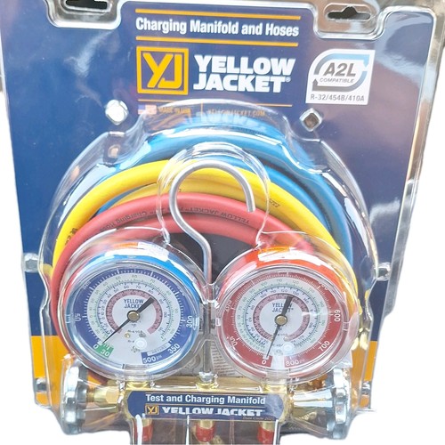 Yellow jacket 42036 set - jacket,