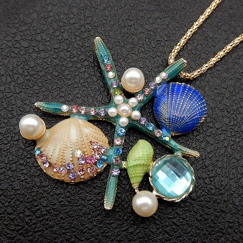 Collana lunga con ciondolo