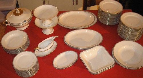 Servizio piatti antico