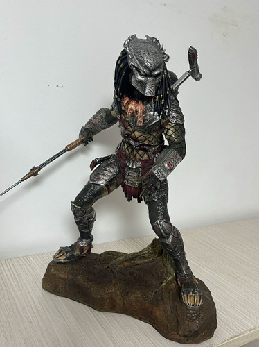 Statua alieno predatore lupo