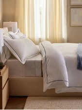Set piumone ricamato in raso