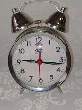 Vecchia sveglia vintage con due campane meccanica. Funzionante 