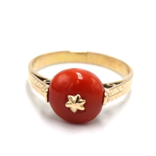 Anello con corallo