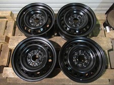 un set cerchi in acciaio nuovi