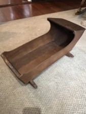 Antica culla per bambole in