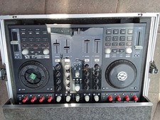 Native Instruments Traktor Kontrol S4 Mk1 senza cavo di alimentazione non testato così com'è con custodia