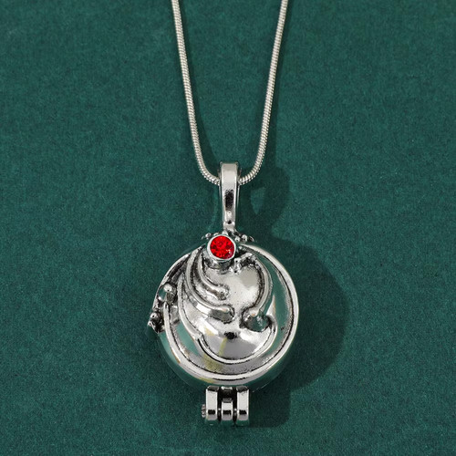Collana con ciondolo - , in