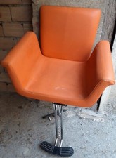 Antica sedia per parrucchiera.LxPxH