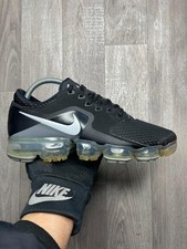 Nike Vapormaxes bianche e nere
