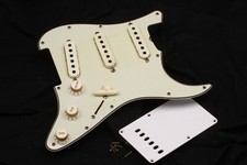 Gruppo battipenna verdastro ST-64' invecchiato adatto per Fender Strat® serie US/Vint.Mex