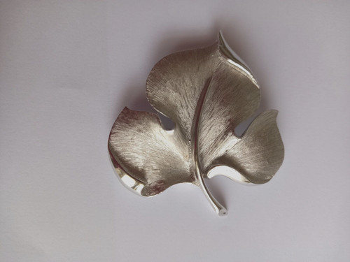 Spilla trifari foglia metallo - trifari,