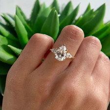 Anello di fidanzamento in oro