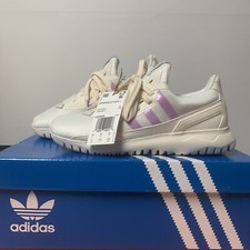 Nuove scarpe da ginnastica