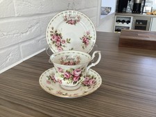 Royal Albert - Fiore del Mese