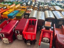 Trenini ferroviari in legno Thomas Tank & Friends - SCEGLI TU aggiornato 28 ottobre