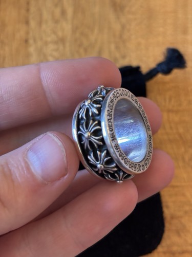 Anello girevole cuori cromati