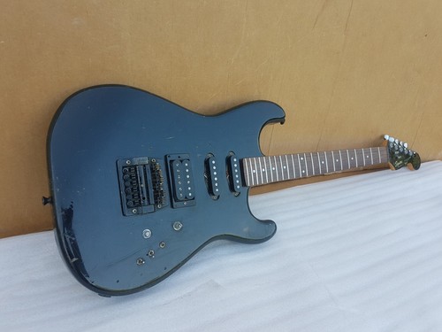 Squier fender stratocaster - by,