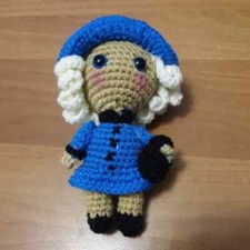 QUEEN ELIZABETH II AMIGURUMI CROCHET FIGURE REGINA ELISABETTA II