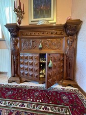 Credenza in noce intagliato in stile barocco spagnolo