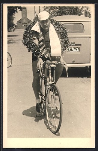 Cartolina fotografica ciclisti