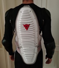 Protezione schiena moto, spalle e gomiti. Pantaloncino intimo con protezioni 