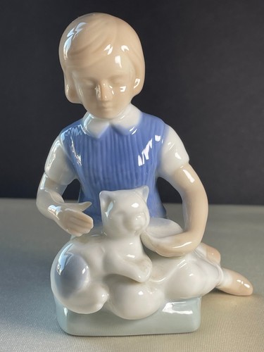 Statuina bambina con gatto - con,