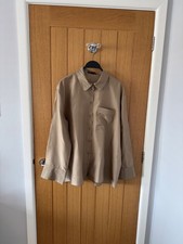Camicia nuova con etichette