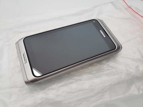 Nokia telefono - e7,