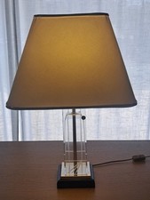Raffinata lampada da tavolo
