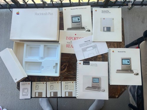Vintage apple macintosh - apple, plus