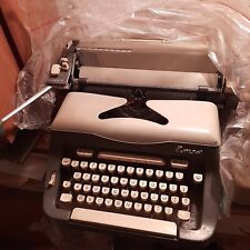 macchina da scrivere Everest