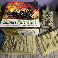 Set vintage Marx Jeep Desert