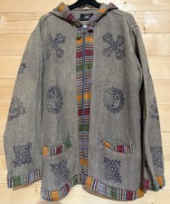 Giacca con cappuccio tribale