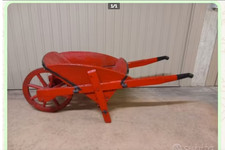 Antica carriola toscana da giardino