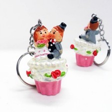 12811 Bomboniere 12pezzi Portachiavi con sposi in resina