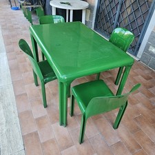 tavolo con 4  sedie Mod Artemide  Vico Magistretti E Tavolo Modello Stadio 120.