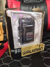 SONY WALKMAN WM-BF44 RADIO FM AM RADIO CASSETTE PLAYER MEGA BASS LEGGI