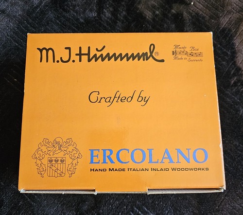Music box hummel heirloom - box, j