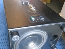 REL Acoustics Strata II Subwoofer - piccolo subwoofer di fascia alta (downfire) dal Regno Unito