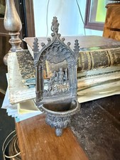 Antica piccola acquasantiera