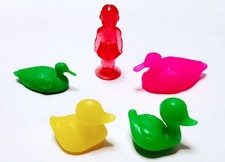 set 5 miniature figure monocolore 80s Kinder sorpresine bambola, papere