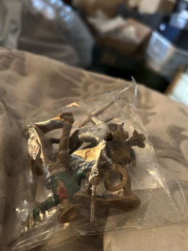 Toy cowboys and - indians, set