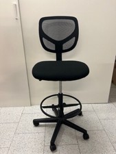 Sedia ufficio con rotelle, seduta imbottita, regolabile in altezza e schienale 