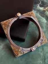 Kada apribile bicolore