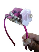 CERCHIETTO PER CAPELLI ARTIGIANALE DI COLOR FUCSIA CON UN CAPPELLINO DI 7 CM