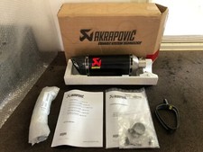 Akrapovic scarico carbonio
