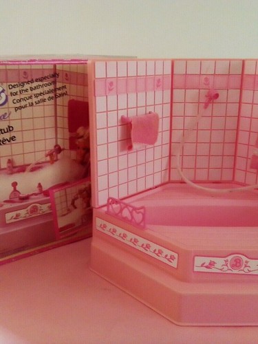Barbie mattel living pretty