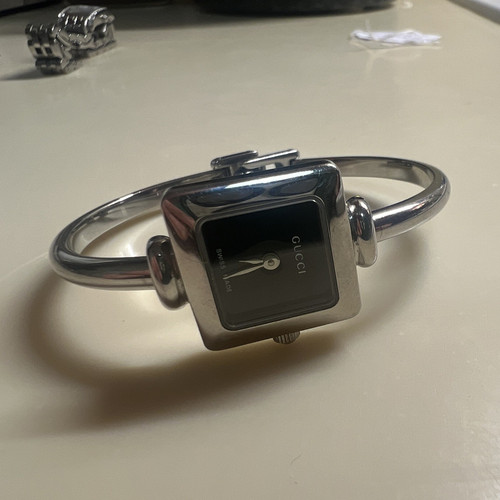 Authentic gucci 1900l ladies - authentic,