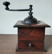 Macinacaffè vintage in legno.